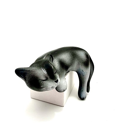 Чернолощёная керамика Кошка Свисающая 'Спит' 3