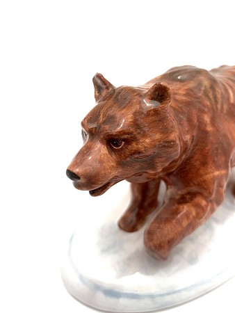Керамическая фигурка 'Медведь на подставке'