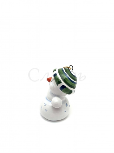 Керамическая ёлочная игрушка 'Снеговичок-затейник'