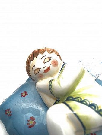 Керамическая фигурка 'Ангел на подушке'
