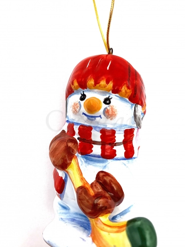 Керамическая ёлочная игрушка 'Снеговик-хоккеист'